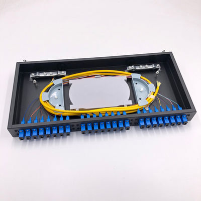 1U Rack Mount Patch Panel Serat Optik 19 "24 Inti SC LC Dengan Baki Sambungan